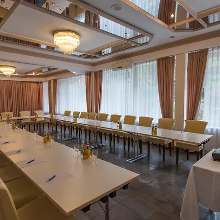 Hotel Parkhotel Frankfurt Airport 3*